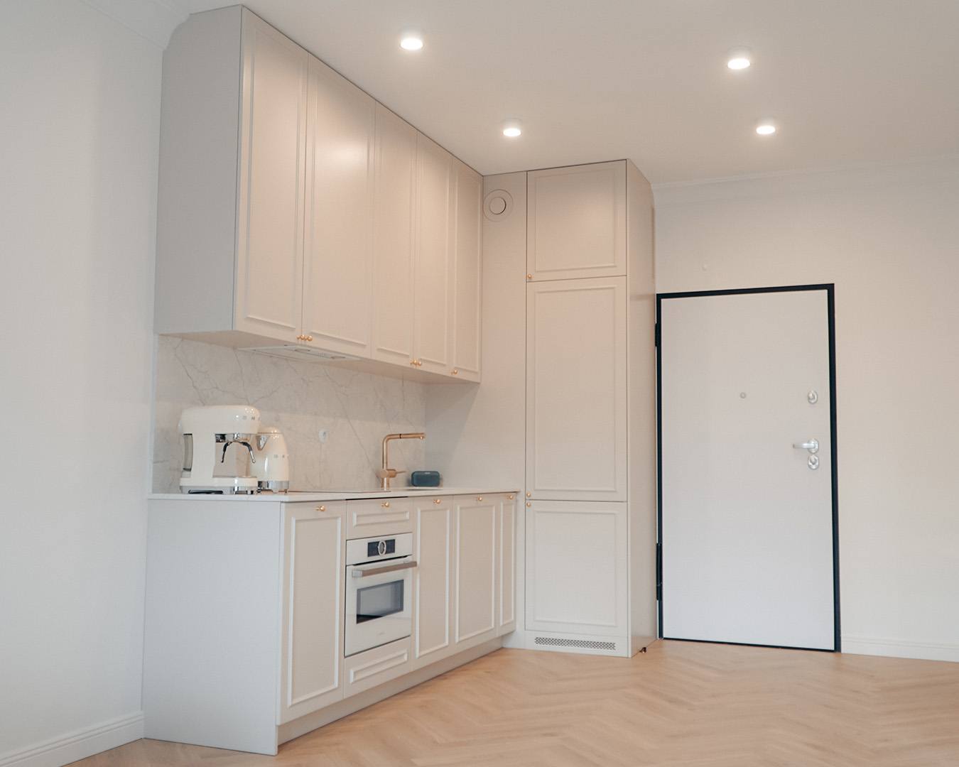 Kuchnia i garderoba w jednym języku - Apartament, zdjęcie 1 z 3